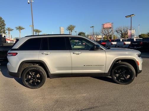 2022 Jeep Grand Cherokee Altitude