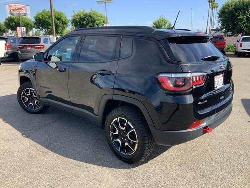 Diamond Black 2024 Jeep Compass Trailhawk