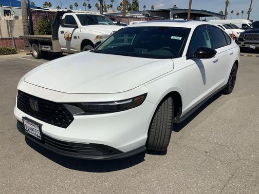 Platinum White 2025 Honda Accord SE