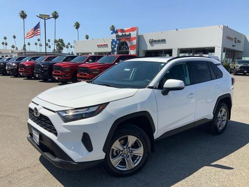 Ice 2023 Toyota RAV4 XLE