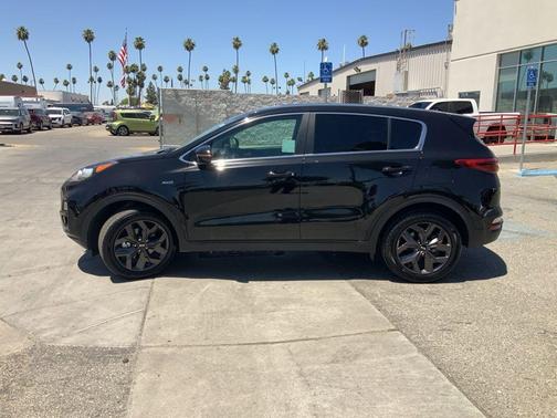 Black Cherry 2022 Kia Sportage LX