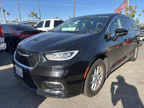 2023 Chrysler Pacifica Touring-L