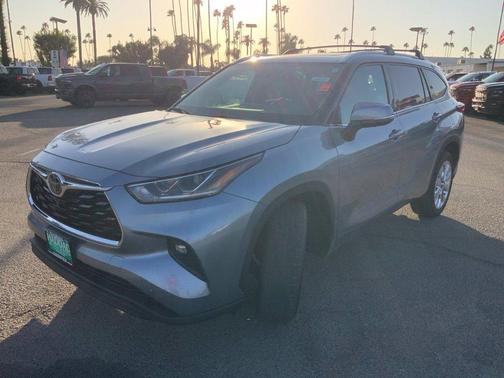 Moon Dust 2020 Toyota Highlander Limited