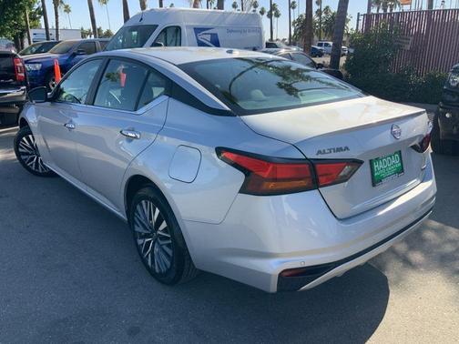 Brilliant Silver Metallic 2024 Nissan Altima 2.5 SV