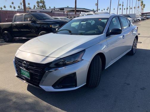 Brilliant Silver Metallic 2024 Nissan Altima 2.5 SV