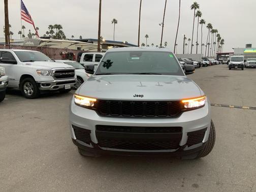 2023 Jeep Grand Cherokee L Laredo