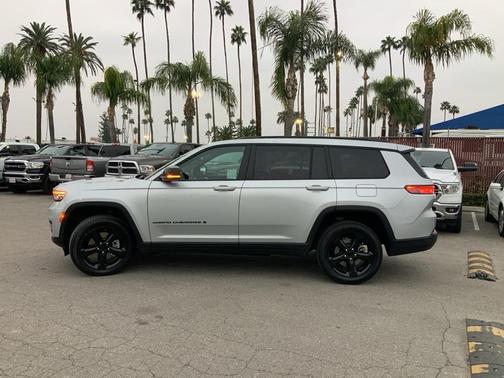 2023 Jeep Grand Cherokee L Laredo