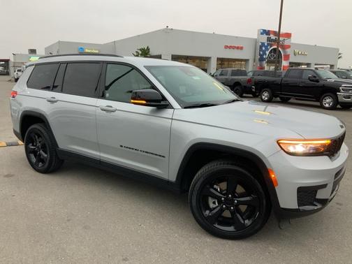 2023 Jeep Grand Cherokee L Laredo