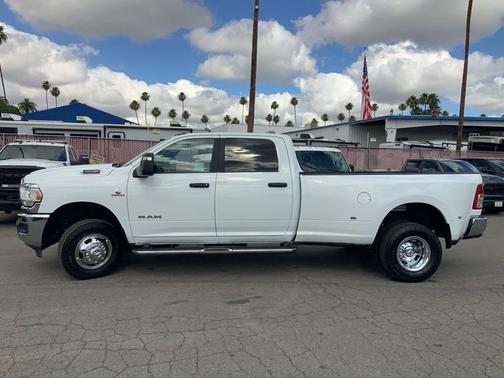 Bright White Clearcoat 2024 RAM 3500 Big Horn