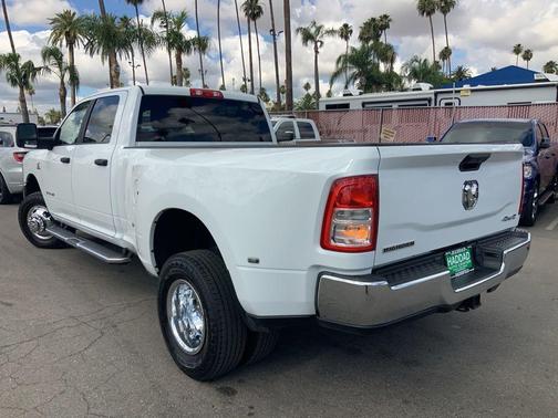 Bright White Clearcoat 2024 RAM 3500 Big Horn