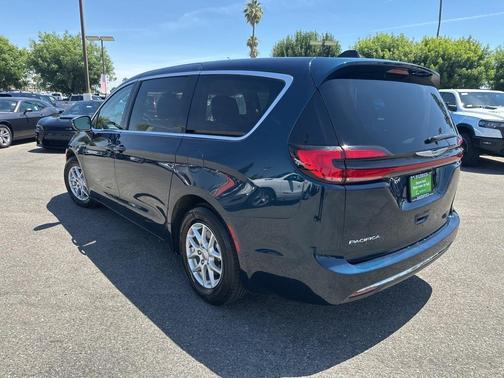 2023 Chrysler Pacifica Touring-L