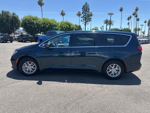 2023 Chrysler Pacifica Touring-L