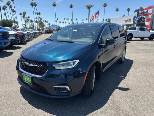 2023 Chrysler Pacifica Touring-L
