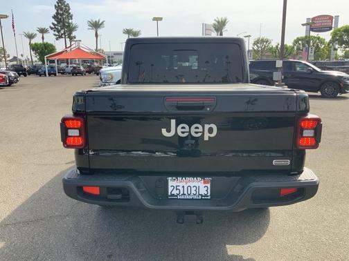 2022 Jeep Gladiator Overland