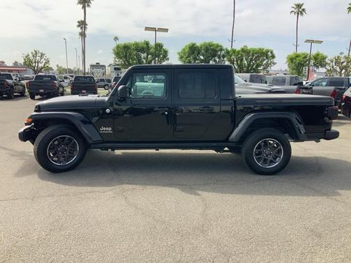 2022 Jeep Gladiator Overland