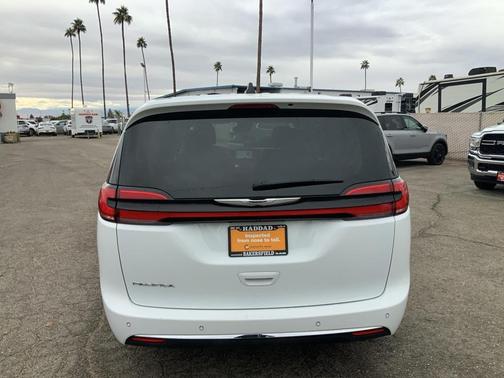 2023 Chrysler Pacifica Touring-L
