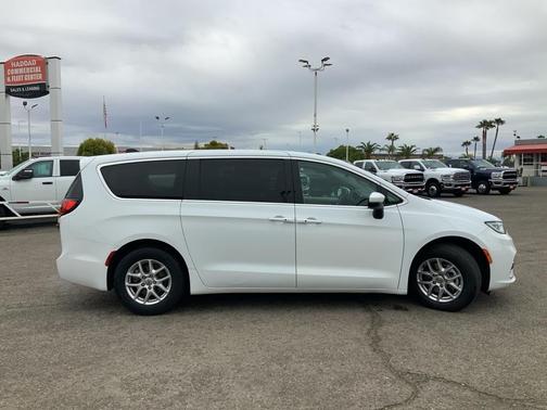 2023 Chrysler Pacifica Touring-L