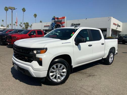 Summit White 2022 Chevrolet Silverado 1500 Custom