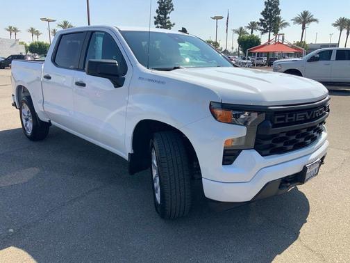 Summit White 2022 Chevrolet Silverado 1500 Custom