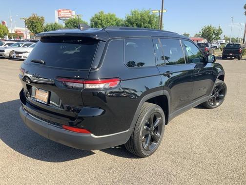 2023 Jeep Grand Cherokee L Laredo