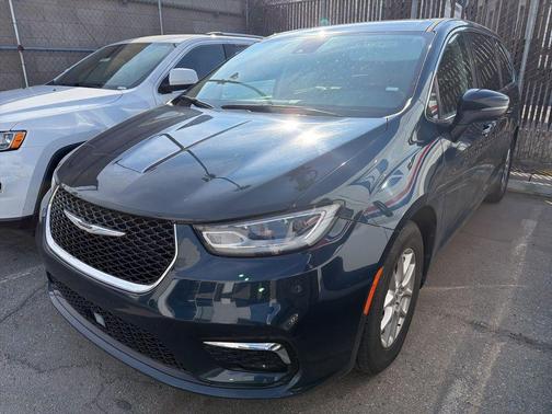 2023 Chrysler Pacifica Touring-L