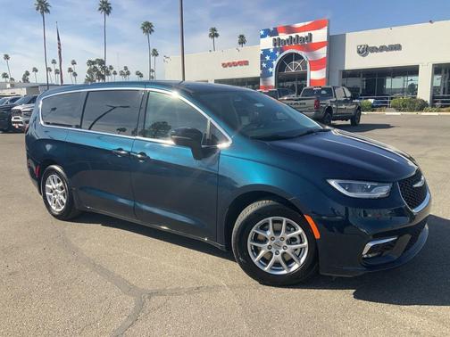 2023 Chrysler Pacifica Touring-L