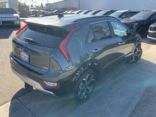 2024 Kia Niro Plug-In Hybrid SX Touring