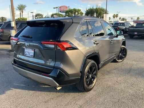 2022 Toyota RAV4 Hybrid SE