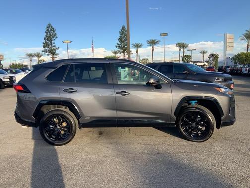 2022 Toyota RAV4 Hybrid SE