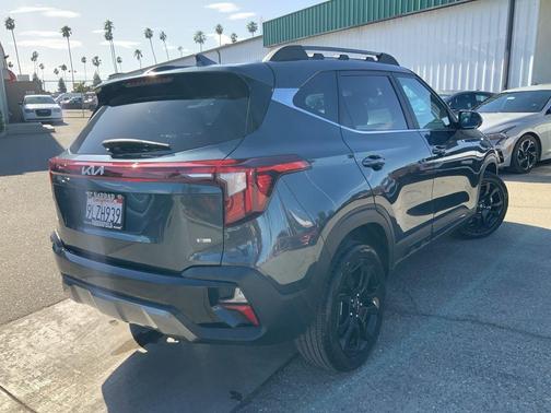 Gray 2024 Kia Seltos X-Line