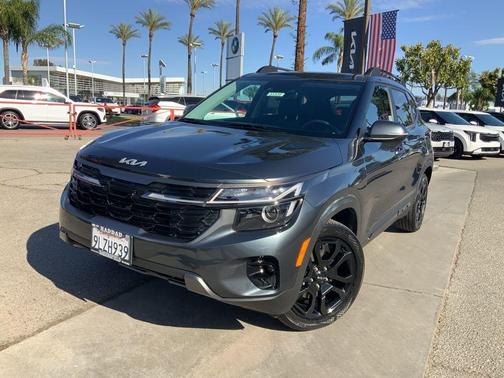 Gray 2024 Kia Seltos X-Line