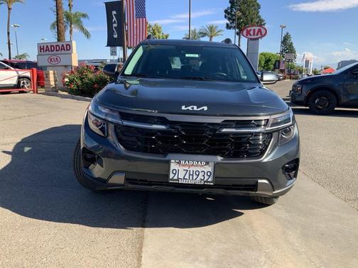 Gray 2024 Kia Seltos X-Line