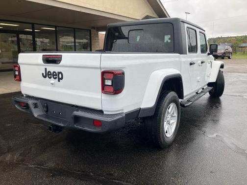 2022 Jeep Gladiator Sport S
