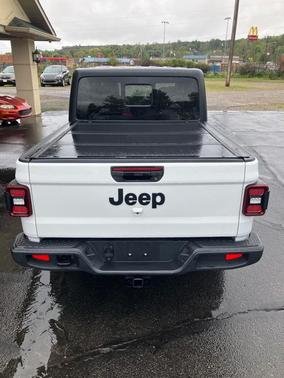 2022 Jeep Gladiator Sport S