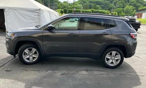 Gray 2022 Jeep Compass Latitude
