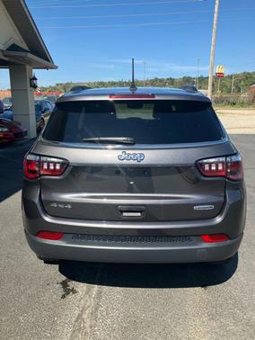 2022 Jeep Compass Latitude Lux