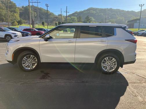 2023 Mitsubishi Outlander ES S-AWC