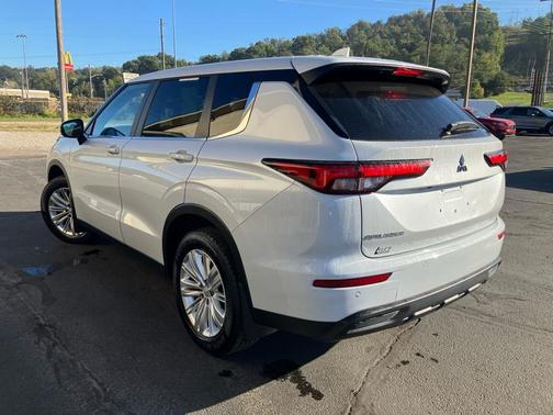 2023 Mitsubishi Outlander ES S-AWC