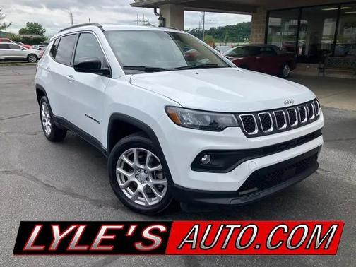 White 2024 Jeep Compass Latitude Lux