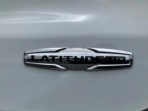 White 2024 Jeep Compass Latitude Lux