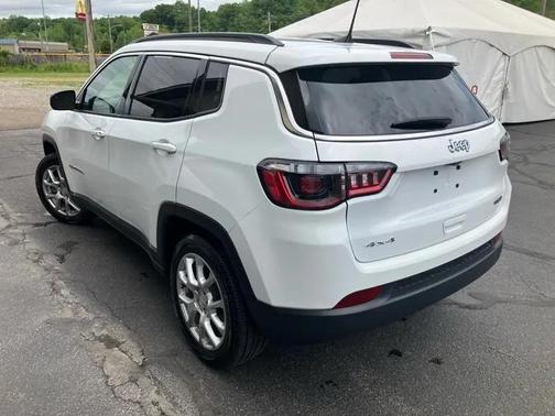 White 2024 Jeep Compass Latitude Lux