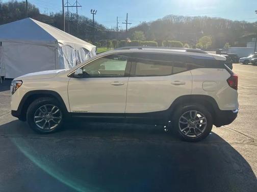 White 2024 GMC Terrain SLT