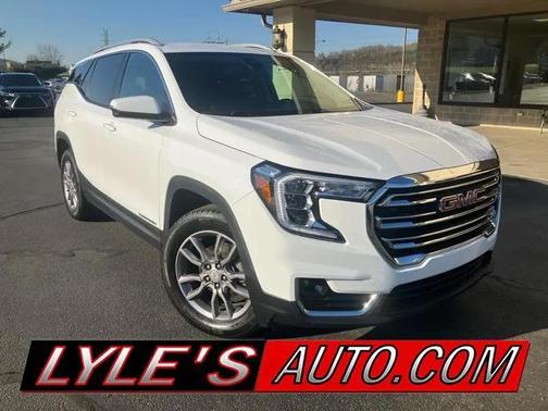 White 2024 GMC Terrain SLT