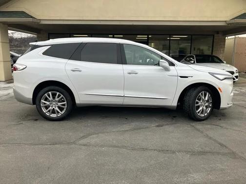White 2023 Buick Enclave AWD 4dr Essence
