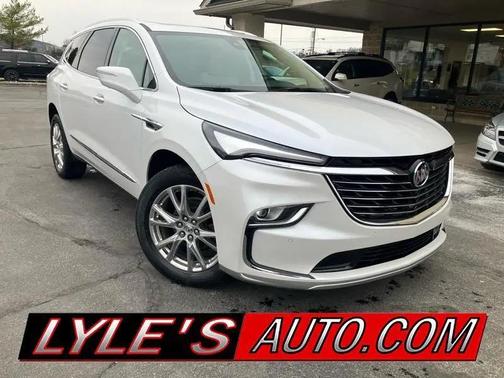 White 2023 Buick Enclave AWD 4dr Essence