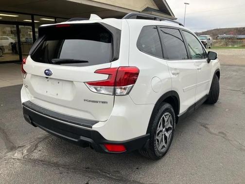 White 2019 Subaru Forester Premium