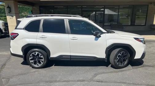 White 2025 Subaru Forester Premium