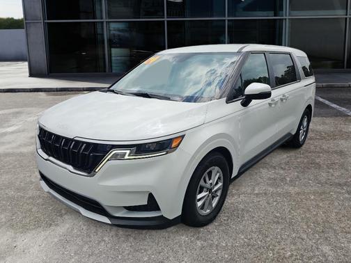 2024 Kia Carnival LX