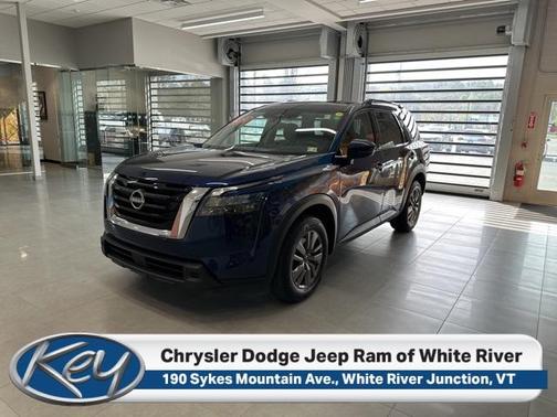 2024 Nissan Pathfinder SV