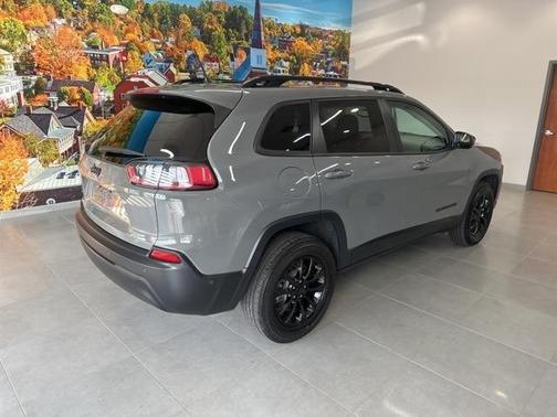 2023 Jeep Cherokee Altitude Lux
